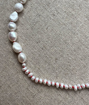 Mira baroque pearl necklace - Red cord