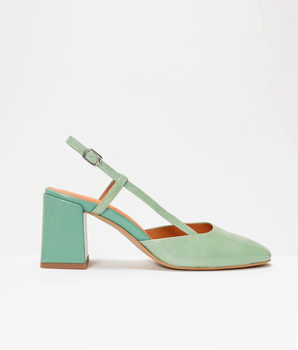 Les slingbacks FERNANDO en cuir vernis vert d'eau et cuir bleu azur, des souliers féminins, élégants et confortables